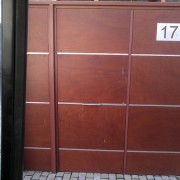 puerta de acceso a chalet
