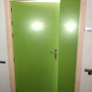 puerta melamina verde